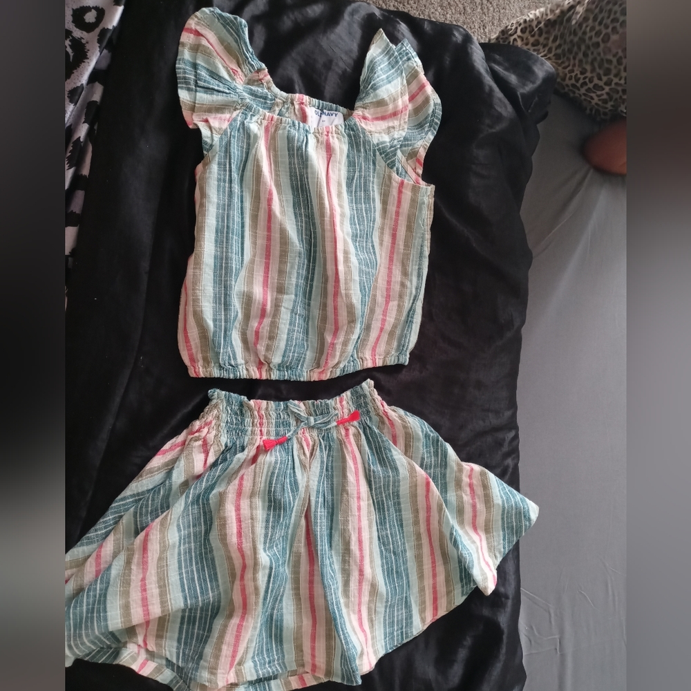 *NEVER WORN* two piece 3t toddler outfit